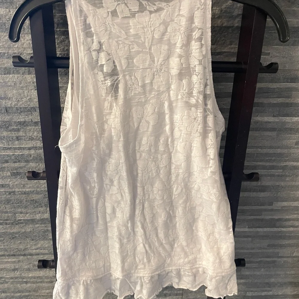 Powder Room Racer Back Floral Pattern Top - Picture 10 of 11